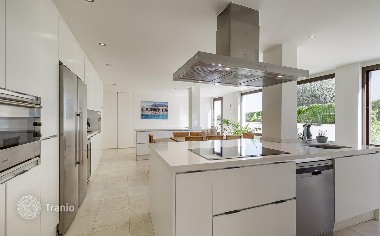 5-Bedroom Villa with Private Pool in Marbella, photo 4