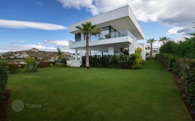5-Bedroom Villa with Sea View in Benahavís, photo 2