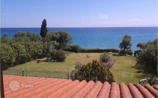 3-Story Beachfront Villa with Panoramic Sea Views in Kassandra, Halkidiki, photo 2