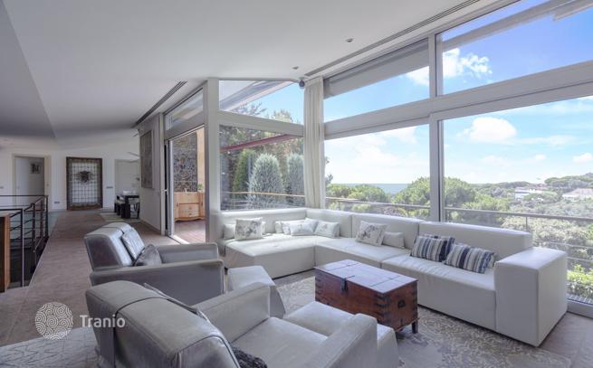 Luxury 2-Story Villa with Private Pool and Sea Views in Sant Vicenç de Montalt