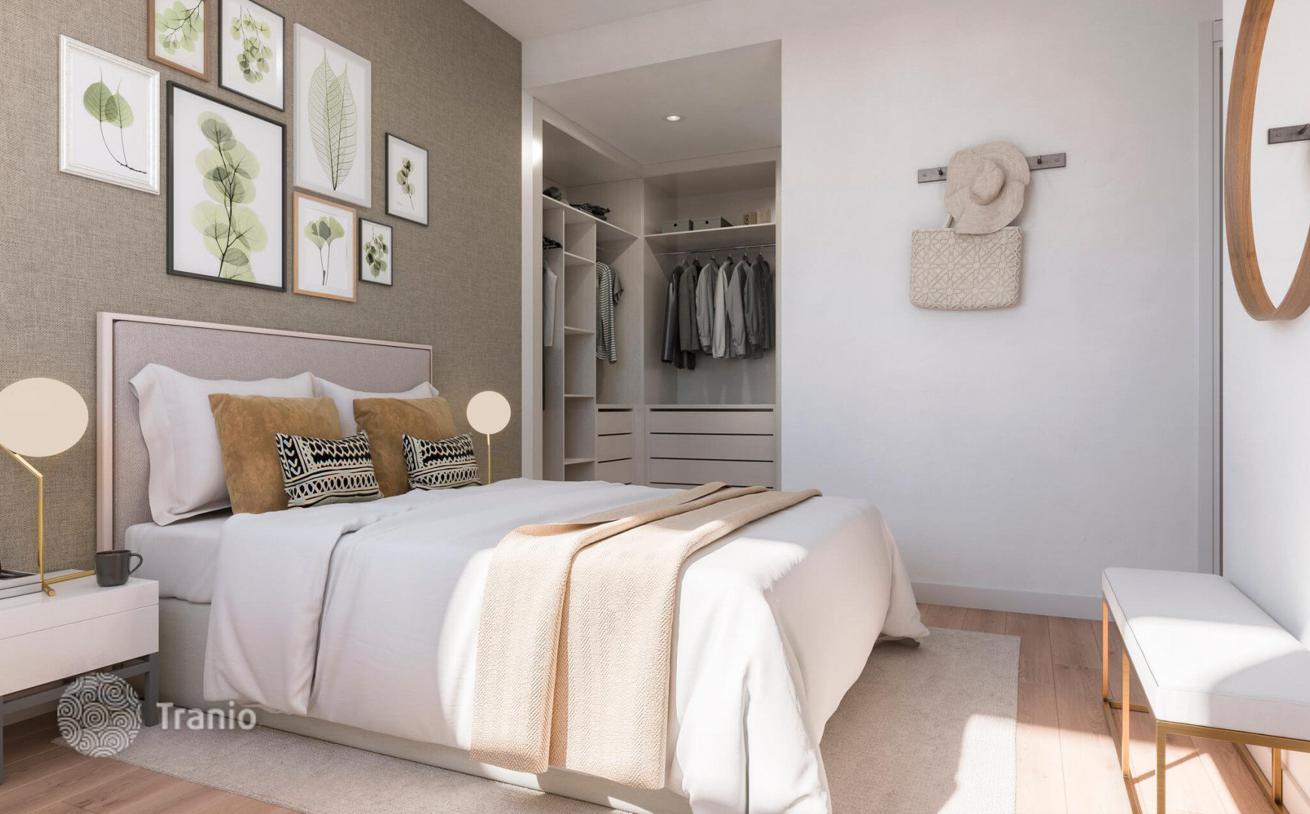 3-Bedroom Apartment with Pool in Estepona, photo 3
