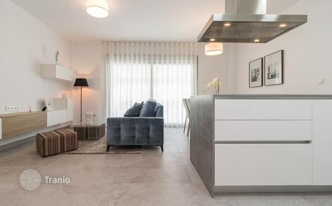 3-Bedroom Apartment with Shared Pool in Torrevieja, Spain, photo 2