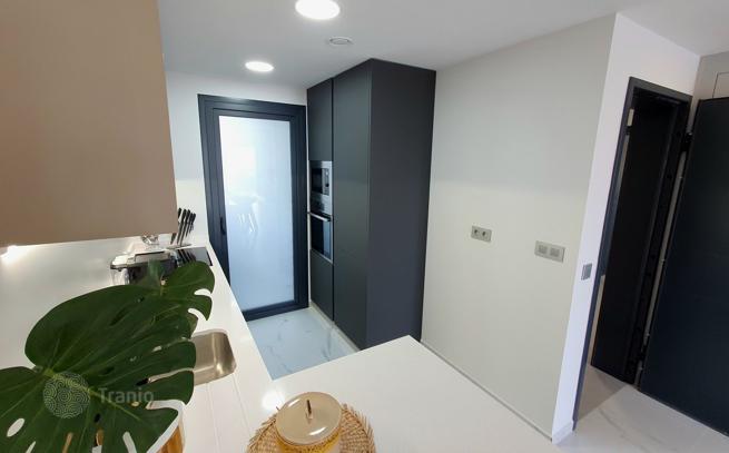 2-Bedroom Apartment with Shared Pool in Benidorm, Alicante, photo 4