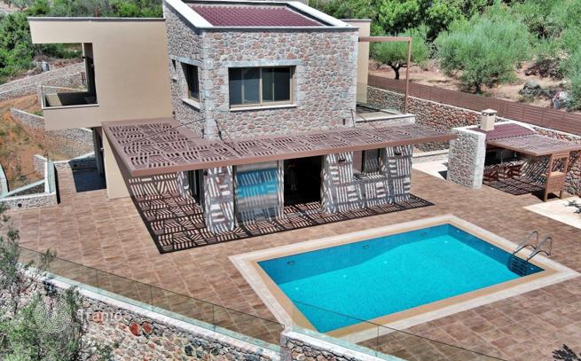 3-Bedroom Villa with Sea View and Private Pool in Kalamata, Peloponnese