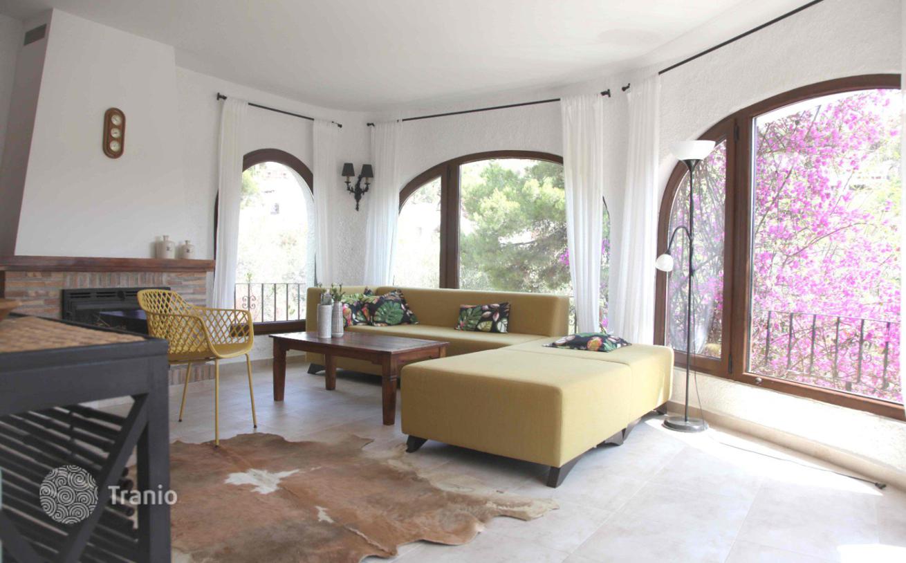 2-Bedroom Villa with Pool in Calpe, photo 4