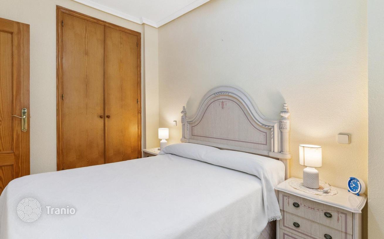 2-Bedroom Apartment 300 m from the Beach in Torrevieja, Valencia, photo 4
