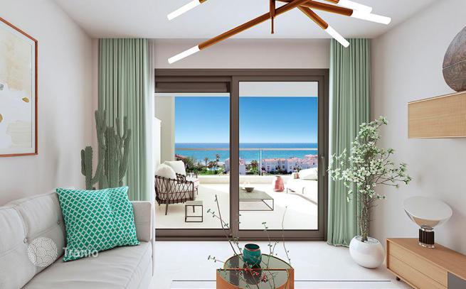 3-Bedroom Apartment with Private Garden 150 m from the Beach in Estepona