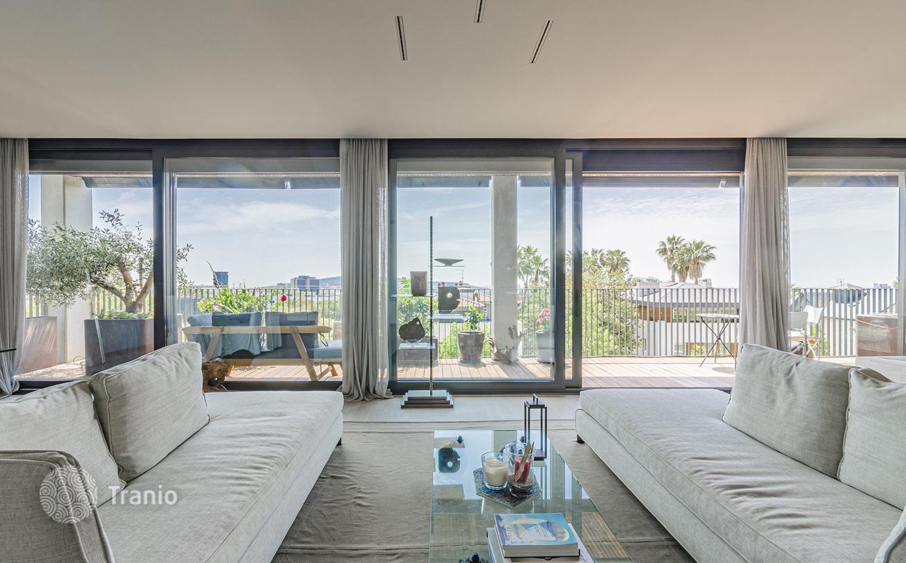 3-Bedroom Apartment with Terrace in Les Corts, Barcelona