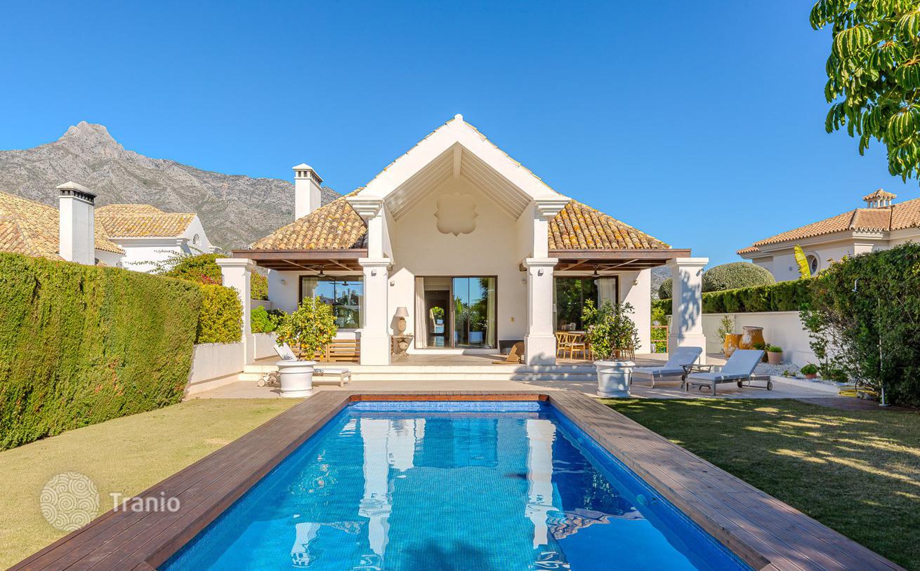 5-Bedroom Villa with Private Pool in Marbella, photo 2
