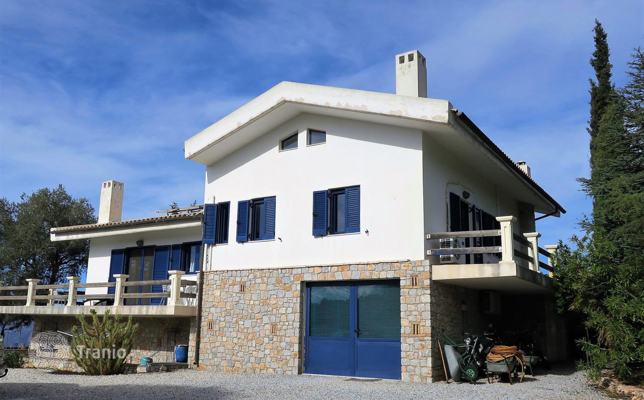 Modern Villa with Sea and Mountain Views in Drapanos, Crete