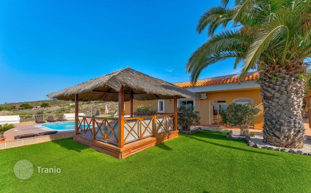 3-Bedroom Villa with Pool and Garden in Barrio Tauchey, Tenerife