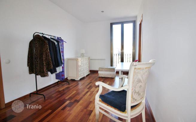 2-Bedroom Apartment with Balconies in Sant Antoni, Barcelona, photo 5
