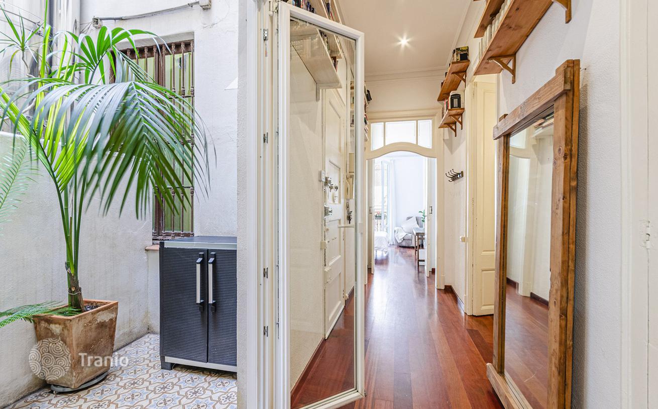 3-Bedroom Apartment with Terrace in Barcelona