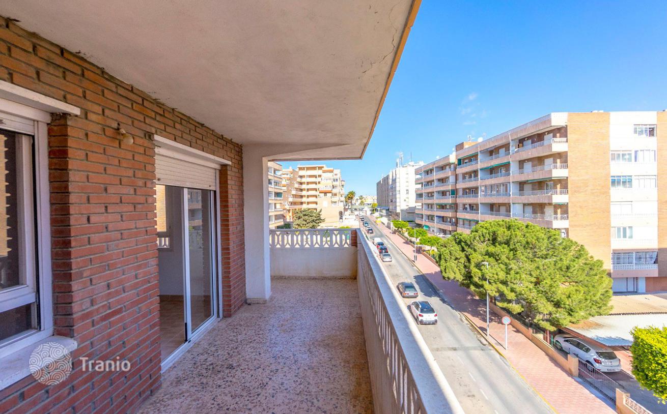 2-Bedroom Apartment with Spacious Terrace 300 m from the Beach in Torrevieja, photo 4
