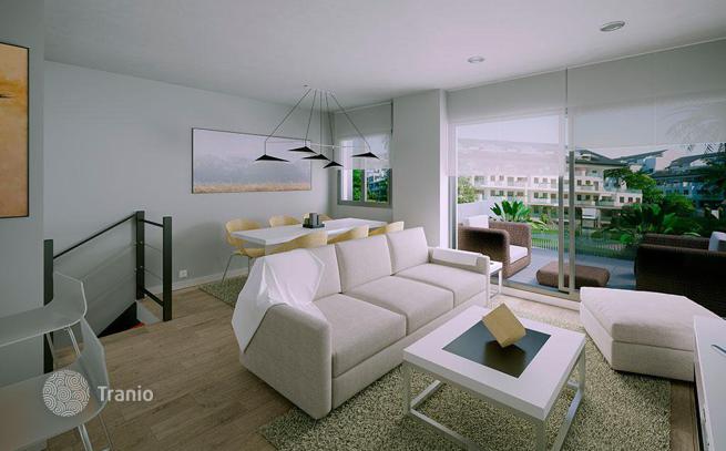 Penthouse with Spacious Terrace in Gated Community with Pools in Fuengirola