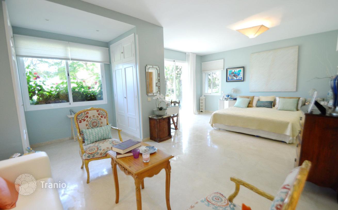 4-Bedroom Apartment with Private Garden in Estepona