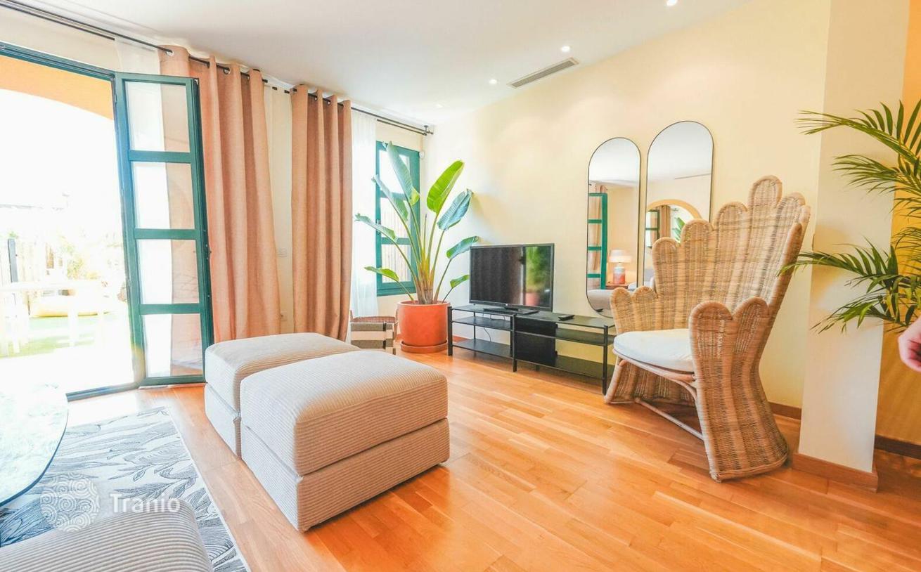 Modern Townhouse with Parking Walking Distance to the Beach in Golf del Sur, Tenerife