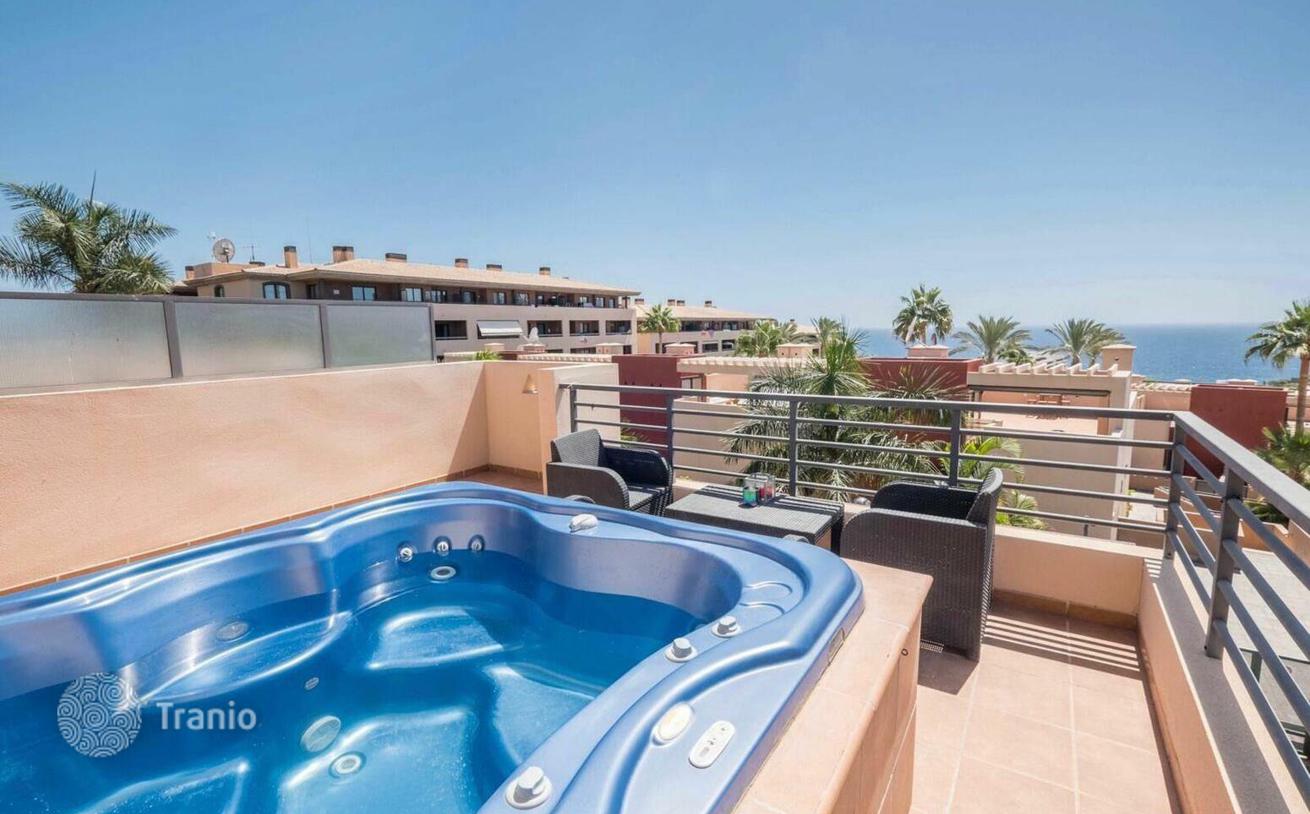 2-Story 3-Bedroom Townhouse with Roof Terrace in Playa Paraiso, Tenerife