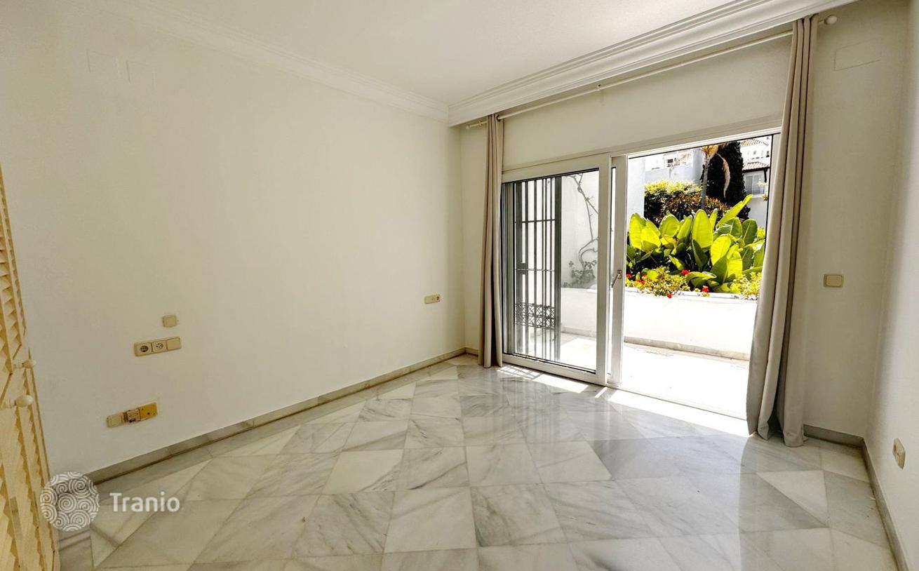 2-Bedroom Apartment with Private Garden in Marbella, photo 5