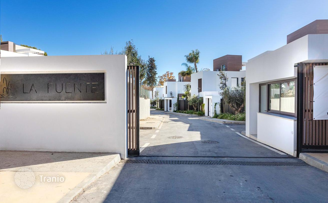4-Bedroom Luxury Villa with Private Pool in Marbella