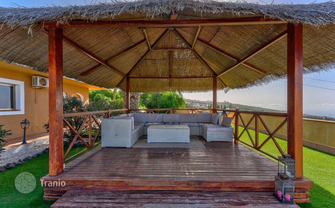 3-Bedroom Villa with Pool and Garden in Barrio Tauchey, Tenerife, photo 3