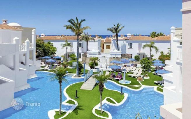 2-Bedroom Furnished Apartment with Garden near Beach in Fañabé, Tenerife