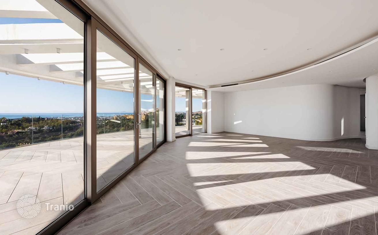 3-Bedroom Penthouse with Sea View in Benahavis, photo 5