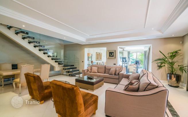 Luxury 2-Level Beachfront Apartment in Puerto Banus, Marbella