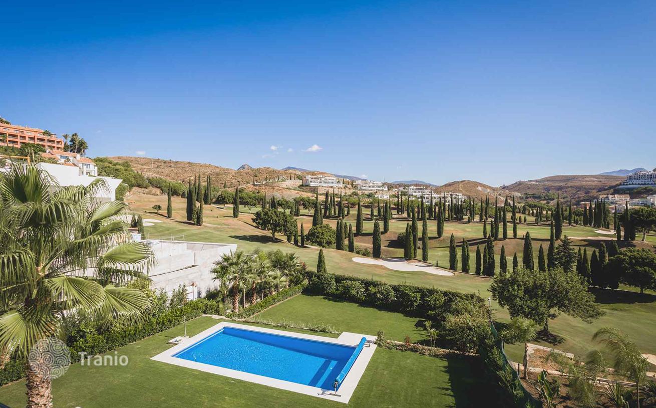 5-Bedroom Villa with Private Pool and Sea View in Benahavis, photo 3