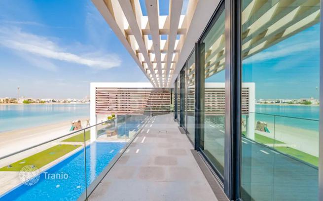 Luxury Beachfront Villa with Private Pool on Palm Jumeirah, Dubai