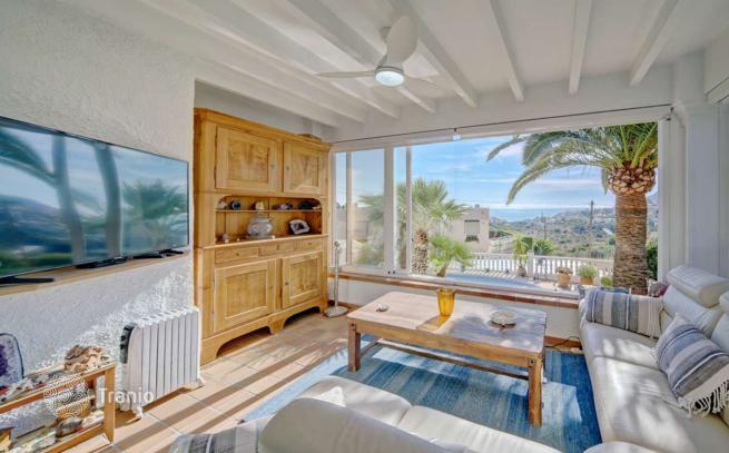 2-Bedroom Villa with Private Pool, Garden and Sea View in Calpe, photo 3
