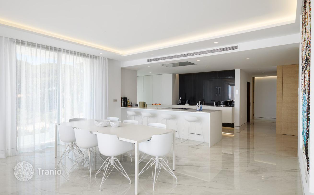 3-Bedroom Ground Floor Apartment with Terrace and Garden on New Golden Mile, Marbella, photo 2