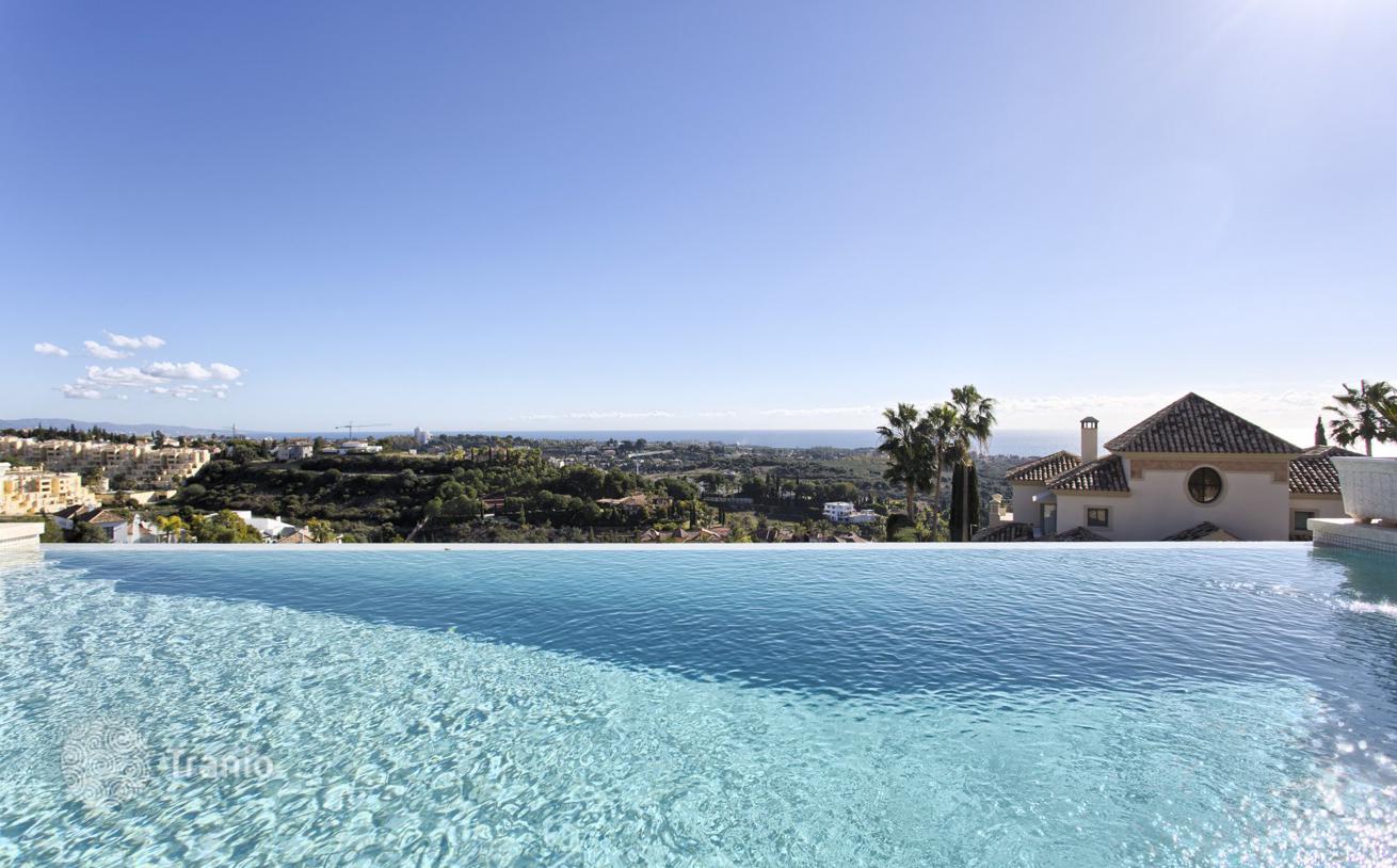 8-Bedroom Villa with Private Pool and Garden in Los Flamingos Golf, Benahavis, photo 5