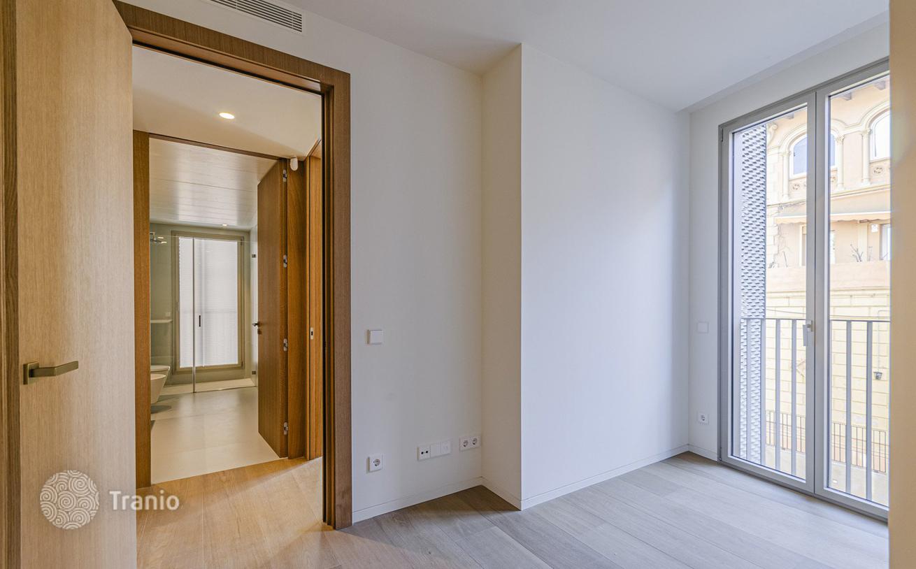 4-Bedroom Apartment with Shared Pool in Sarrià, Barcelona, photo 5
