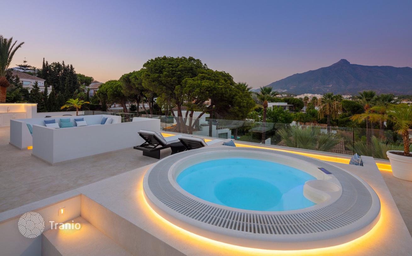 5-Bedroom Villa with Private Pool in Nueva Andalucia
