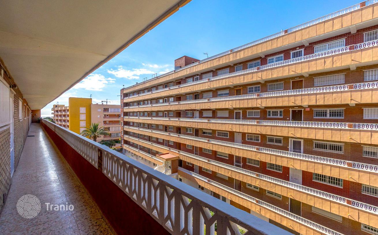 2-Bedroom Apartment with Spacious Terrace 300 m from the Beach in Torrevieja, photo 5