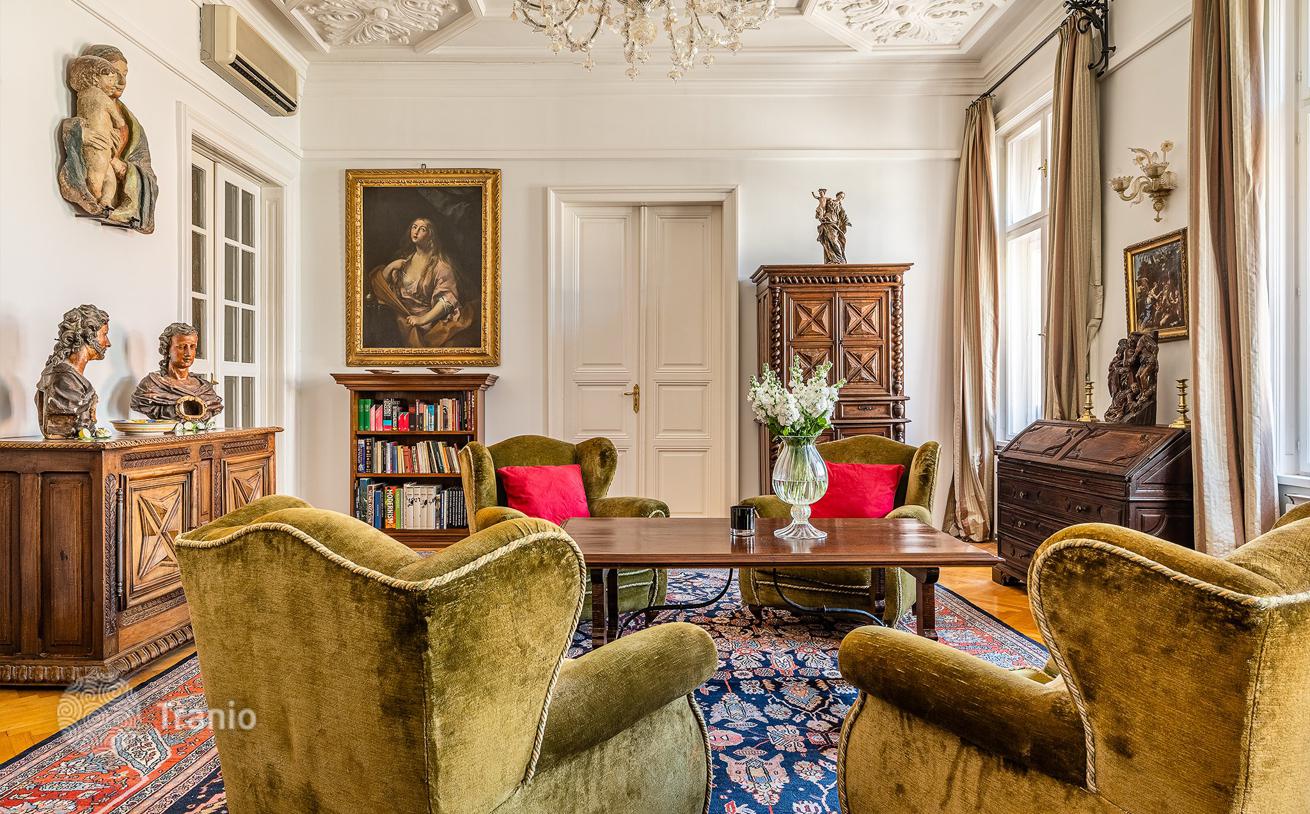 2-Bedroom Apartment in District VI, Budapest