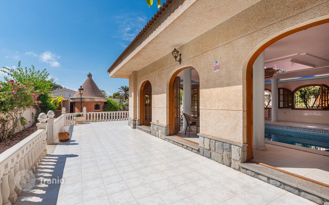 3-Bedroom Villa with Private Pool in Torrevieja, Alicante, photo 5