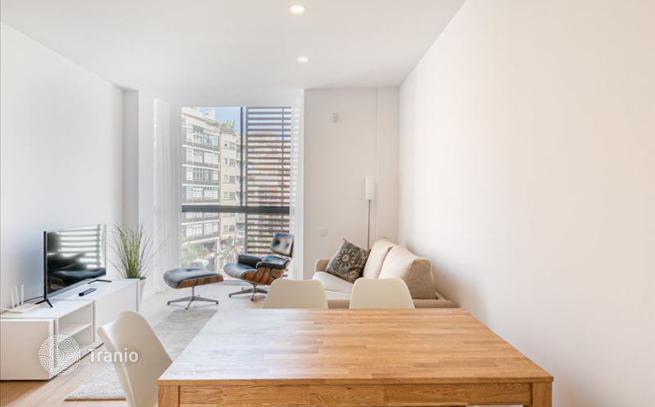 1-Bedroom Apartment with Terrace in Barcelona, photo 2