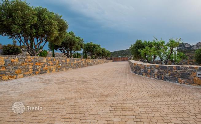6-Bedroom Villa with 6,000 m² Land in Kalo Chorio, Crete