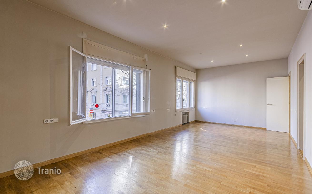 4-Bedroom Apartment with Terrace in San Gervasi, Barcelona, photo 4