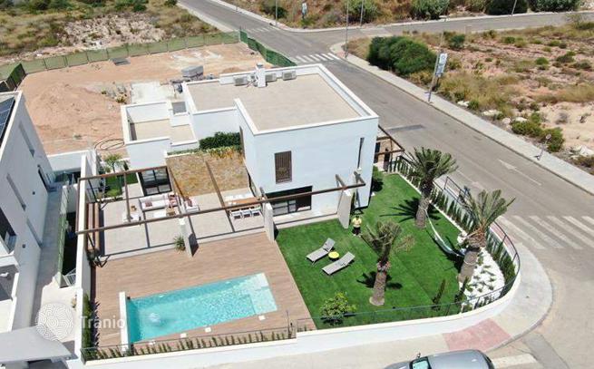 4-Bedroom Villa with Private Pool in Alicante, photo 5