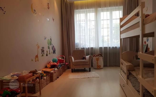 2-Bedroom Apartment with Garden and City View in District I, Budapest, photo 3