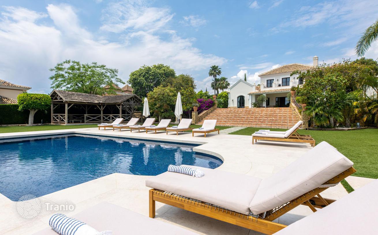 Luxury Villa with Pool in El Paraiso, Nueva Golden Mile, Marbella