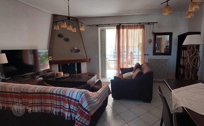 3-Bedroom Apartment with Parking in Athens