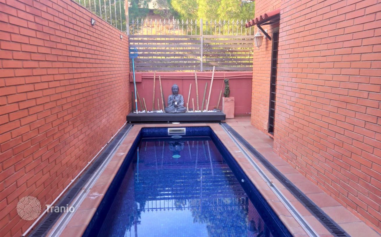 4-Bedroom House with Private Pool and Sea View in Badalona, photo 4