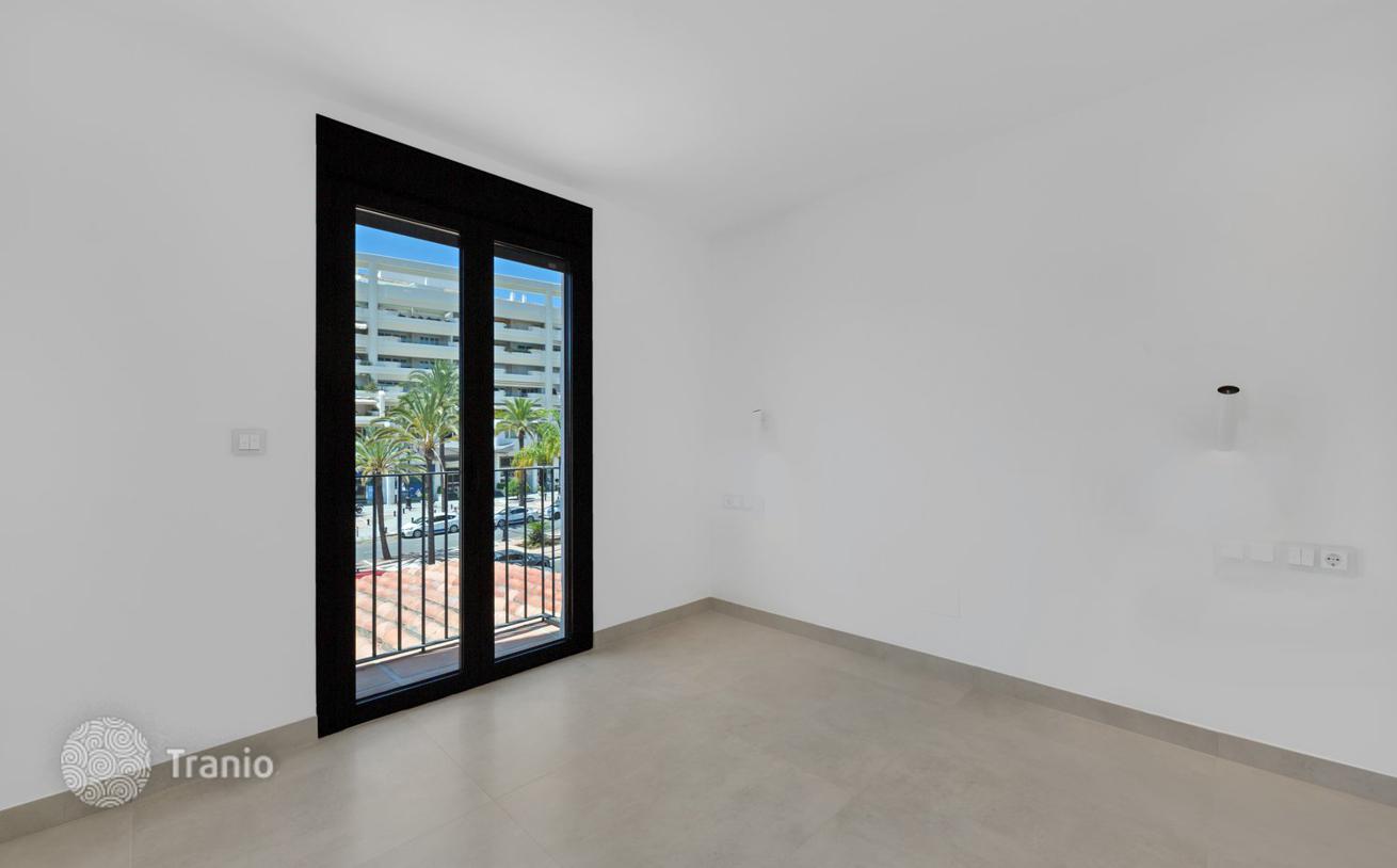1-Bedroom Apartment in Puerto Banus, Marbella, photo 4
