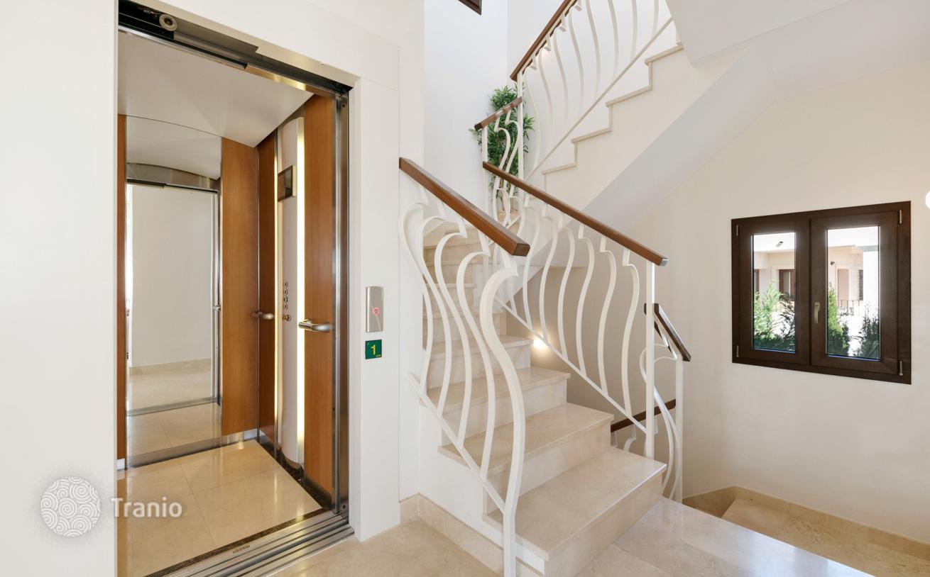 5-Bedroom Villa with Private Pool in Benahavis Hills Country Club, Benahavis, photo 4