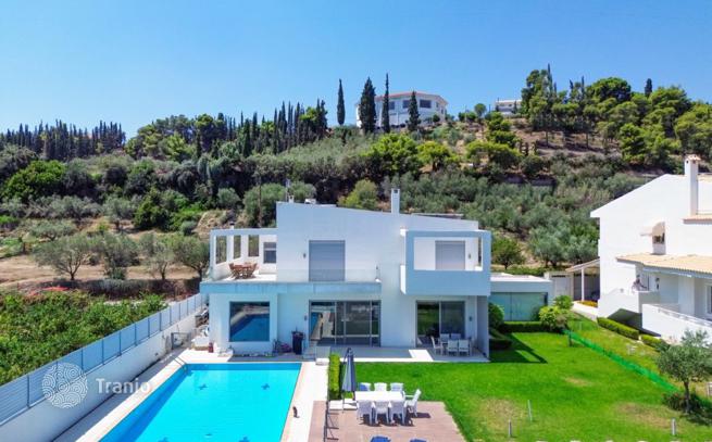 3-Bedroom Furnished Villa with Sea View in Xylokaastro, Peloponnese