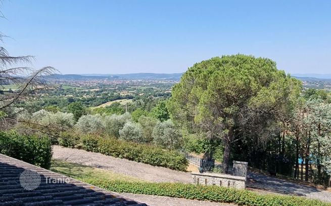 3-Bedroom Villa in Arezzo, Italy, photo 5